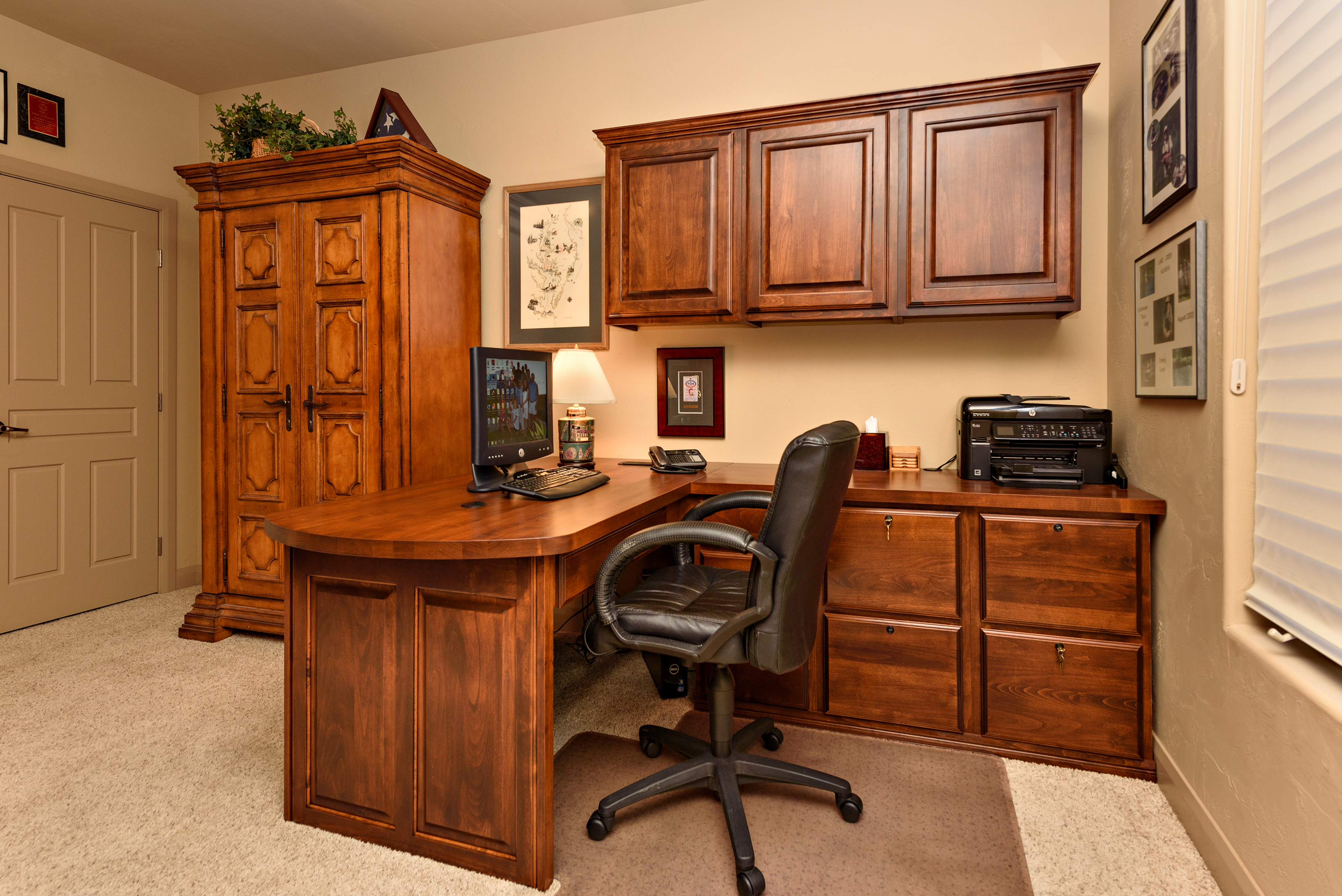 Queen size American Craftsman style Murphy Bed in Oak wood with Mission finish