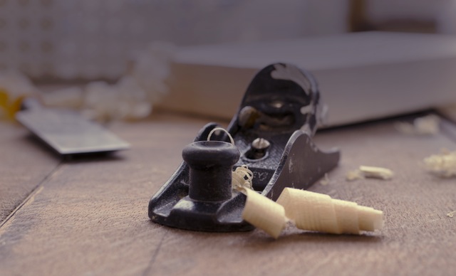 Hand Planer and wood shavings